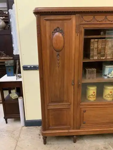 Antiker Jugendstil Nußbaum Bücherschrank, Vitrine -  Lieferung möglich!