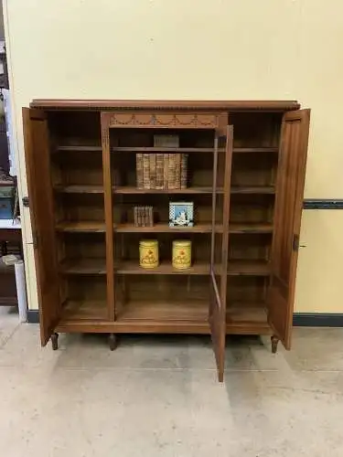 Antiker Jugendstil Nußbaum Bücherschrank, Vitrine -  Lieferung möglich!