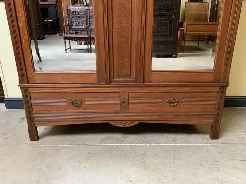 Antiker Jugendstil Kleiderschrank - Traumhaft -  Lieferung möglich!