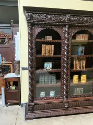 Antiker imposanter Neorenaissance Bücherschrank, Vitrine - Lieferung möglich!