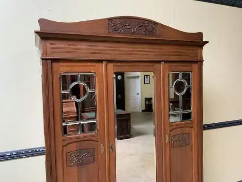 Antiker Jugendstil Kleiderschrank - Traumhaft -  Lieferung möglich!