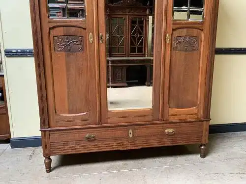 Antiker Jugendstil Kleiderschrank - Traumhaft -  Lieferung möglich!