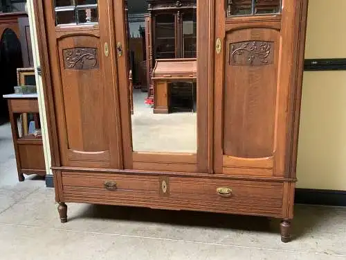 Antiker Jugendstil Kleiderschrank - Traumhaft -  Lieferung möglich!