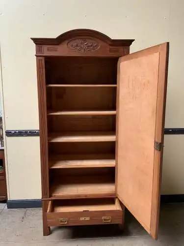 Antiker Jugendstil Wäscheschrank, -   Lieferung möglich!