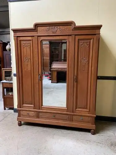 Antiker Jugendstil Kleiderschrank - Traumhaft schön - Lieferung möglich!