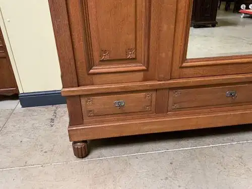 Antiker Jugendstil Kleiderschrank - Traumhaft schön - Lieferung möglich!