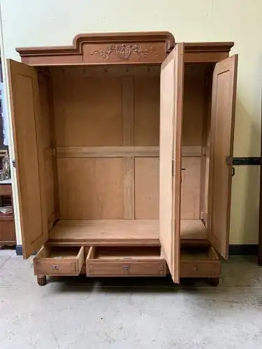 Antiker Jugendstil Kleiderschrank - Traumhaft schön - Lieferung möglich!