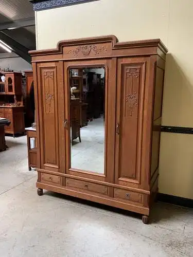 Antiker Jugendstil Kleiderschrank - Traumhaft schön - Lieferung möglich!