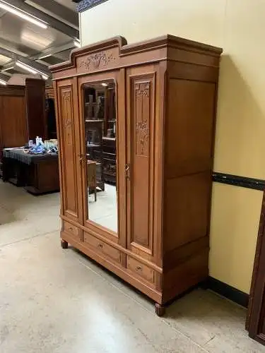 Antiker Jugendstil Kleiderschrank - Traumhaft schön - Lieferung möglich!