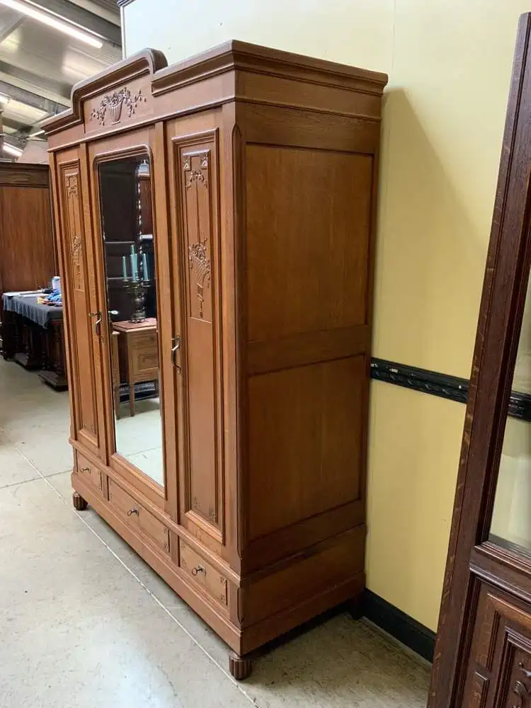 Jugendstil Kleiderschrank (Preis Inkl store Lieferung)