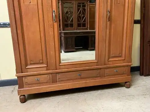 Antiker Jugendstil Kleiderschrank - Traumhaft schön - Lieferung möglich!