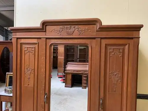 Antiker Jugendstil Kleiderschrank - Traumhaft schön - Lieferung möglich!