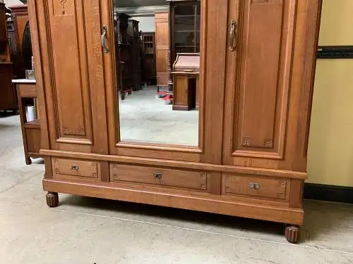 Antiker Jugendstil Kleiderschrank - Traumhaft schön - Lieferung möglich!