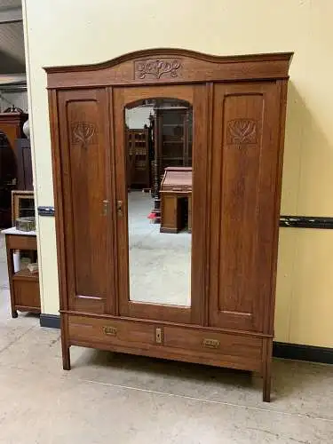 Antiker Jugendstil Kleiderschrank - Traumhaft -  Lieferung möglich!