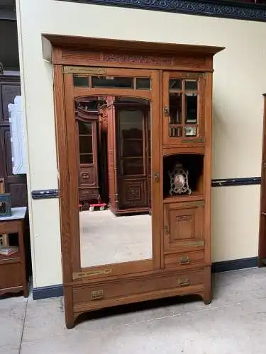 Antiker Jugendstil Kleiderschrank, Wäscheschrank,  traumhaft  Lieferung möglich!