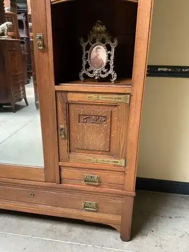 Antiker Jugendstil Kleiderschrank, Wäscheschrank,  traumhaft  Lieferung möglich!