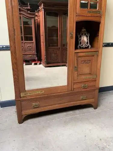 Antiker Jugendstil Kleiderschrank, Wäscheschrank,  traumhaft  Lieferung möglich!