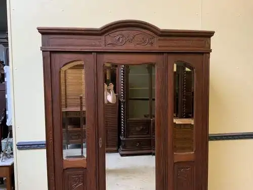 Antiker Jugendstil Kleiderschrank - Traumhaft -  Lieferung möglich!