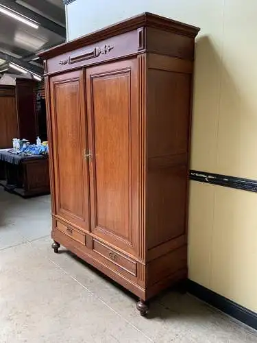 Antiker Jugendstil Kleiderschrank, Traumhaft - Lieferung möglich!