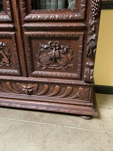 Antiker imposanter Neorenaissance Bücherschrank, Vitrine - Lieferung möglich!