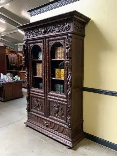 Antiker imposanter Neorenaissance Bücherschrank, Vitrine - Lieferung möglich!