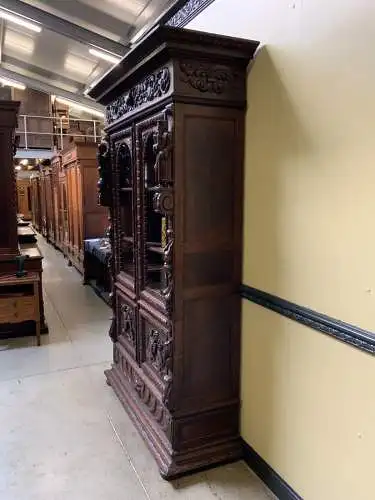 Antiker imposanter Neorenaissance Bücherschrank, Vitrine - Lieferung möglich!