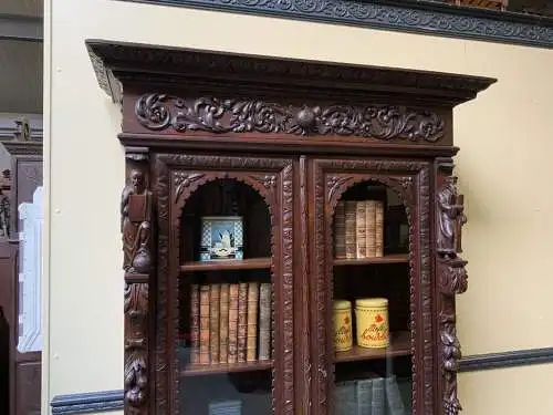 Antiker imposanter Neorenaissance Bücherschrank, Vitrine - Lieferung möglich!