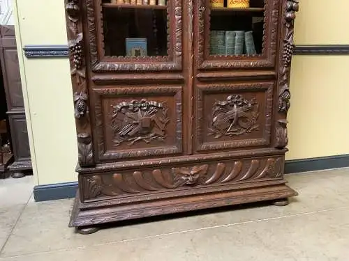 Antiker imposanter Neorenaissance Bücherschrank, Vitrine - Lieferung möglich!