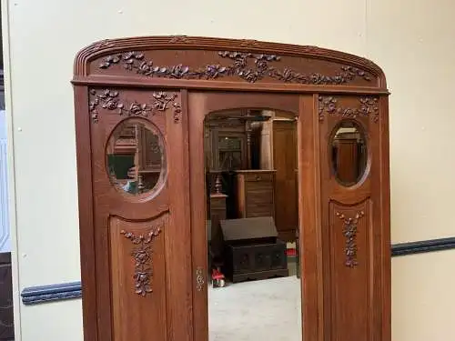 Antiker Jugendstil Kleiderschrank - Traumhaft -  Lieferung möglich!