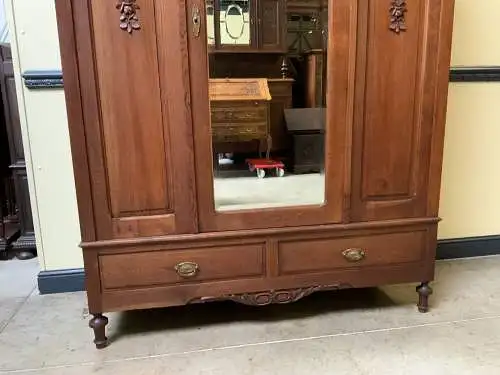 Antiker Jugendstil Kleiderschrank - Traumhaft -  Lieferung möglich!