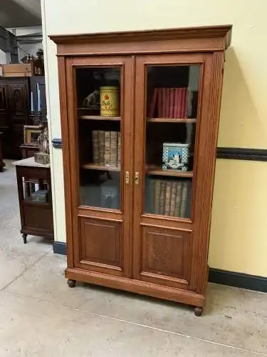 Antik - Vitrine, Bücherschrank, Jugendstil - traumhaft- Lieferung möglich.