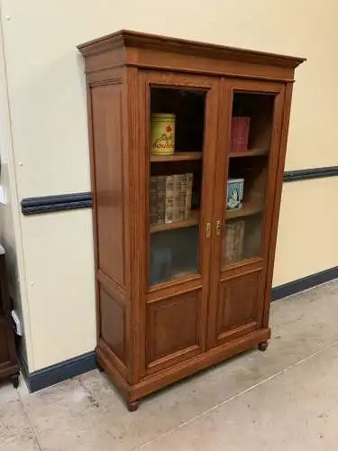 Antik - Vitrine, Bücherschrank, Jugendstil - traumhaft- Lieferung möglich.