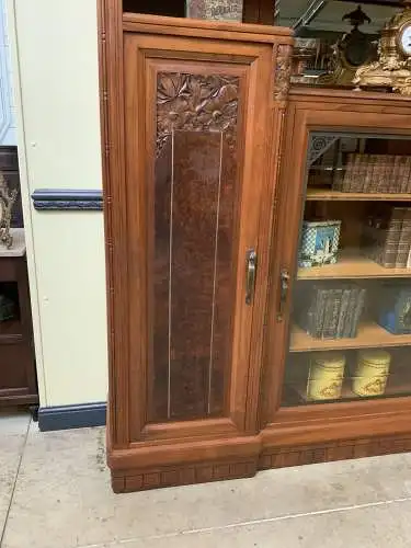 Antik - Bücherschrank, Vitrine, Nußbaum, - Art Deco -  Lieferung möglich!