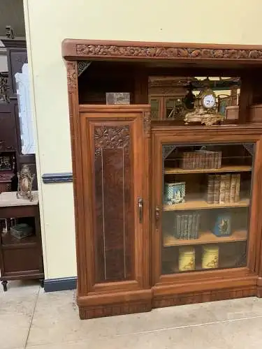 Antik - Bücherschrank, Vitrine, Nußbaum, - Art Deco -  Lieferung möglich!