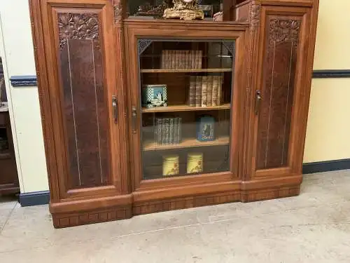 Antik - Bücherschrank, Vitrine, Nußbaum, - Art Deco -  Lieferung möglich!