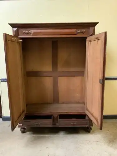 Antiker Jugendstil Kleiderschrank, Traumhaft - Lieferung möglich!