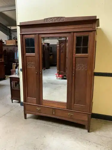 Antik - Jugendstil Kleiderschrank, Wäscheschrank,  Traumhaft  Lieferung möglich!