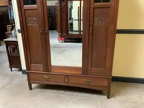 Antik - Jugendstil Kleiderschrank, Wäscheschrank,  Traumhaft  Lieferung möglich!