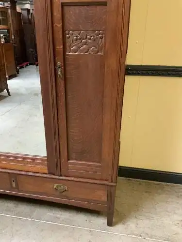 Antik - Jugendstil Kleiderschrank, Wäscheschrank,  Traumhaft  Lieferung möglich!