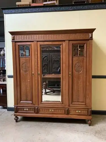 Antik - Breiter Kleiderschrank, Wäscheschrank, - Jugendstil - Lieferung möglich!