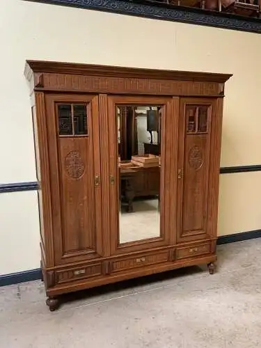 Antik - Breiter Kleiderschrank, Wäscheschrank, - Jugendstil - Lieferung möglich!