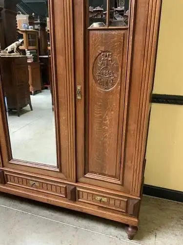 Antik - Breiter Kleiderschrank, Wäscheschrank, - Jugendstil - Lieferung möglich!