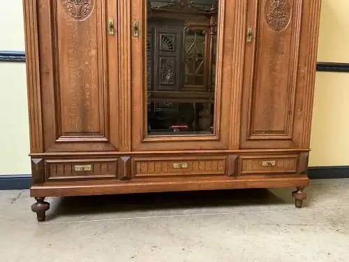 Antik - Breiter Kleiderschrank, Wäscheschrank, - Jugendstil - Lieferung möglich!