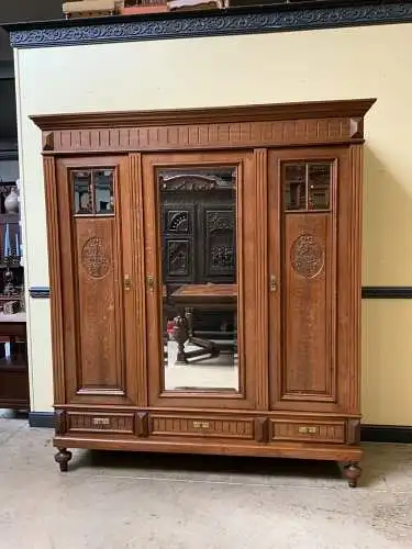 Antik - Breiter Kleiderschrank, Wäscheschrank, - Jugendstil - Lieferung möglich!