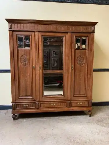 Antik - Breiter Kleiderschrank, Wäscheschrank, - Jugendstil - Lieferung möglich!