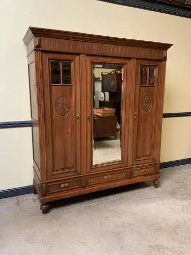 Antik - Breiter Kleiderschrank, Wäscheschrank, - Jugendstil - Lieferung möglich!