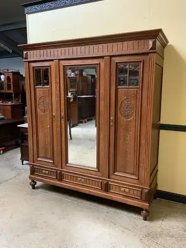 Antik - Breiter Kleiderschrank, Wäscheschrank, - Jugendstil - Lieferung möglich!