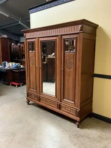 Antik - Breiter Kleiderschrank, Wäscheschrank, - Jugendstil - Lieferung möglich!