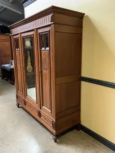 Antik - Breiter Kleiderschrank, Wäscheschrank, - Jugendstil - Lieferung möglich!