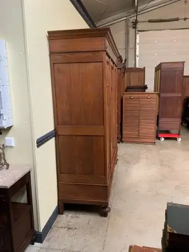 Antik - Breiter Kleiderschrank, Wäscheschrank, - Jugendstil - Lieferung möglich!